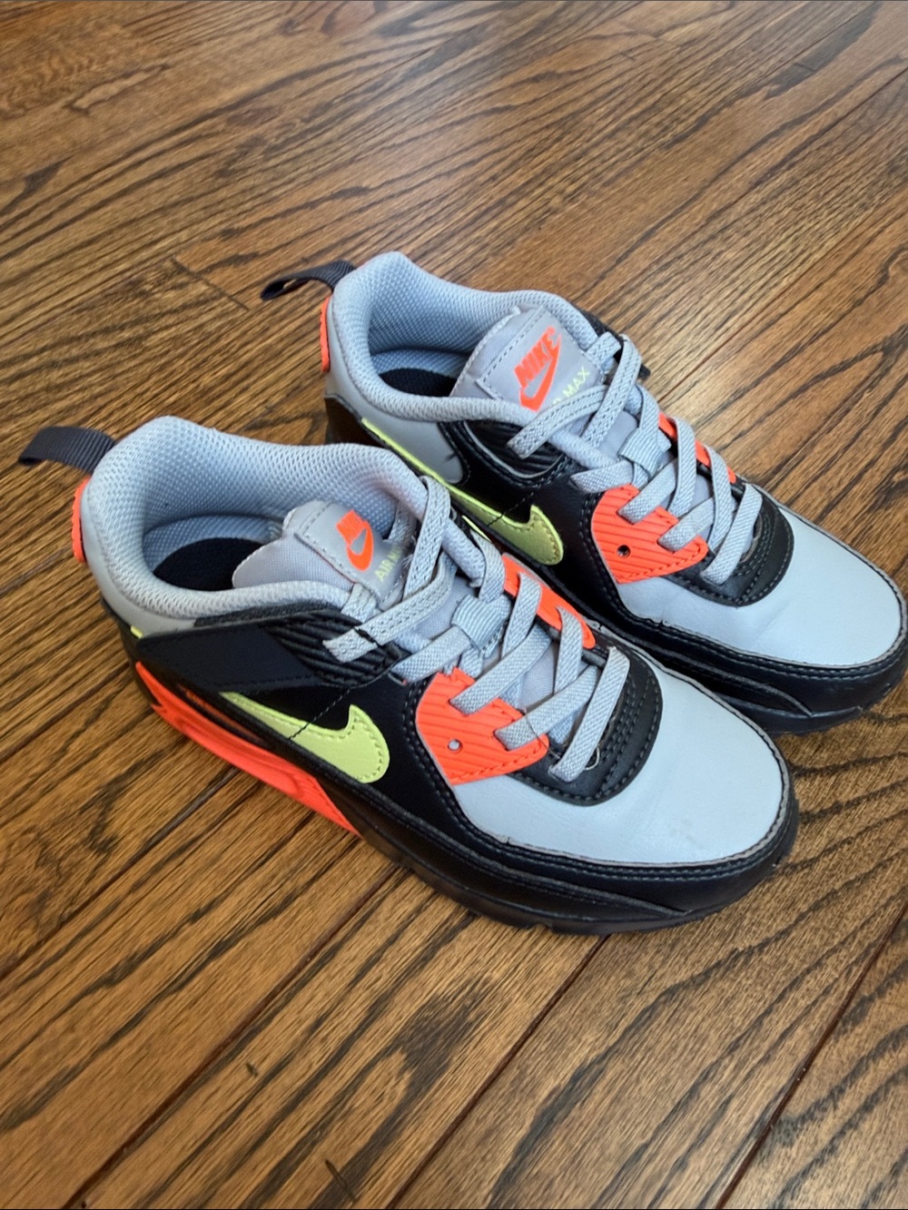 Nike Kids Low-Top Sneakers in Gray, Black, Neon Lime & Orange